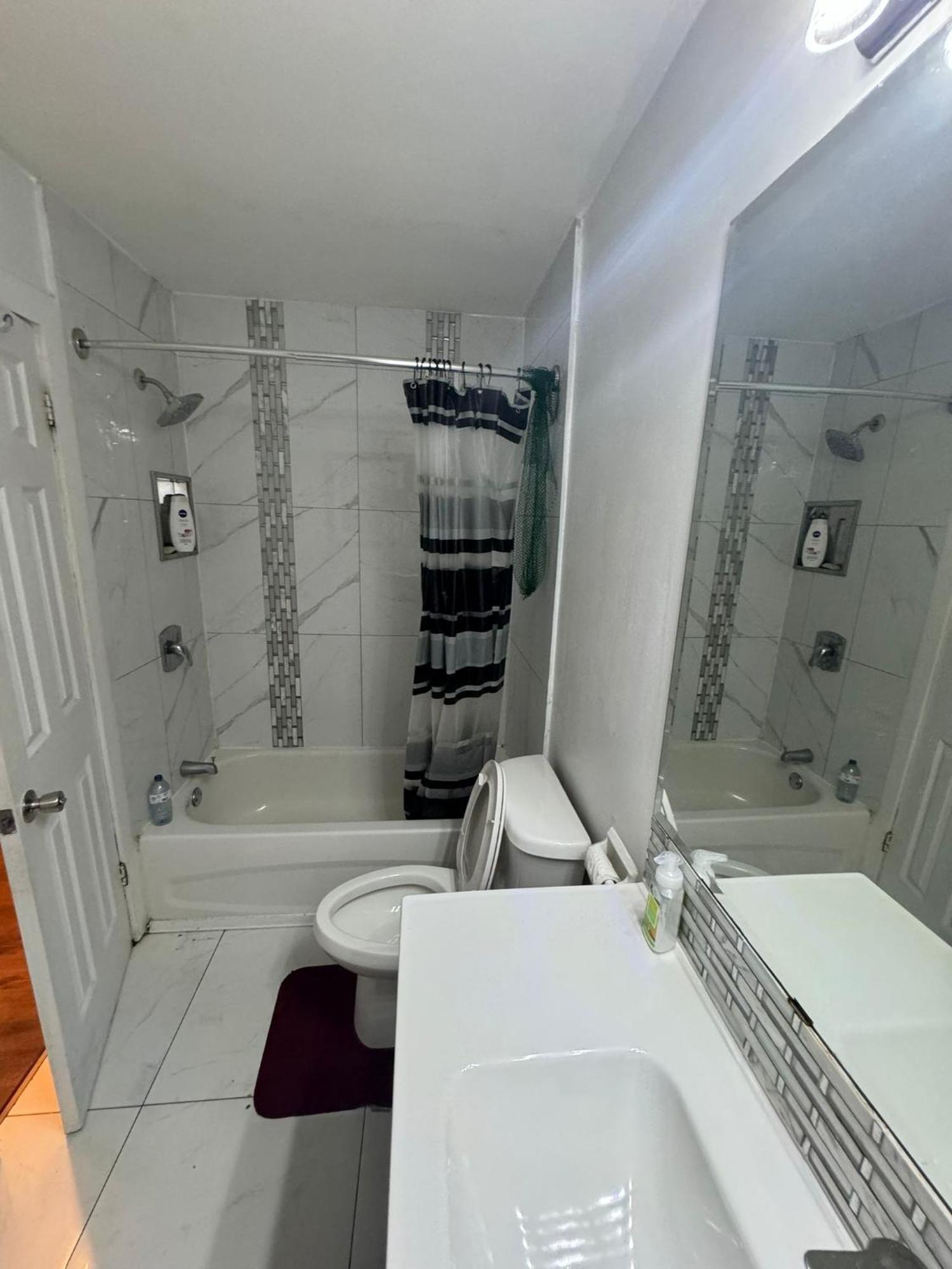28 Bingham Road Hotell Brampton Eksteriør bilde